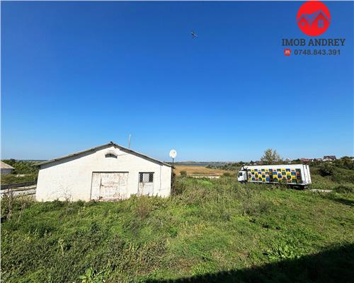 Teren 5023 mp cu hale si grajduri – Zona Mineri, ideal industrial