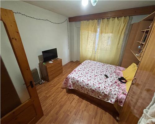 Apartament 2 camere de vânzare, decomandat, Dallas, lânga Liceul Economic, mobilat