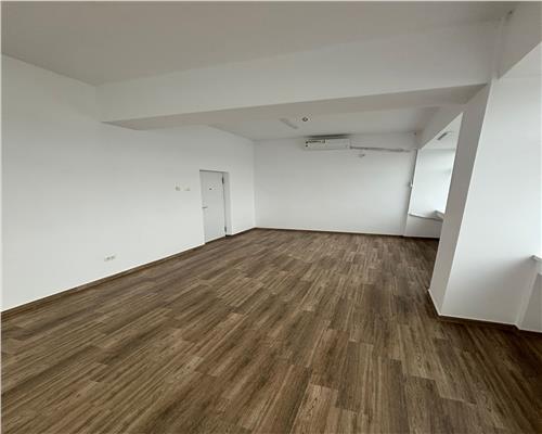 Spatiu comercial de închiriat – ideal pentru birouri, complet renovat