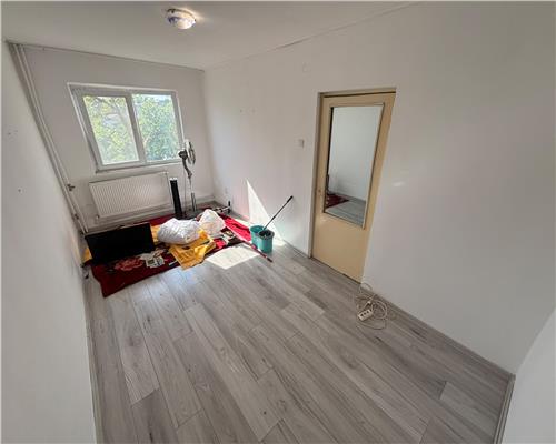 Apartament 3 camere decomandat – 68 mp, centrala proprie, Piata Noua