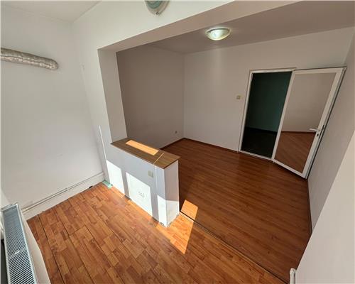 Apartament 3 camere decomandat � 68 mp, centrala�proprie,�Piata Noua
