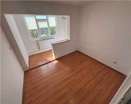 Apartament 3 camere decomandat – 68 mp, centrala proprie, Piata Noua