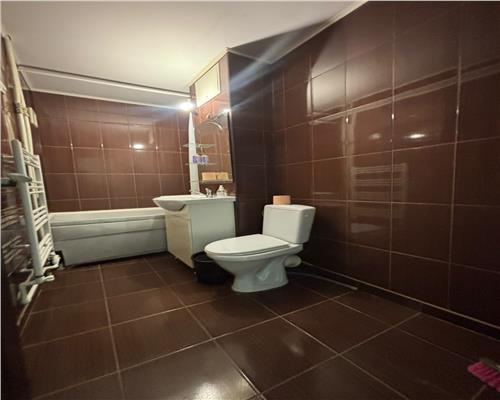 Apartament 3 camere decomandat – 68 mp, centrala proprie, Piata Noua