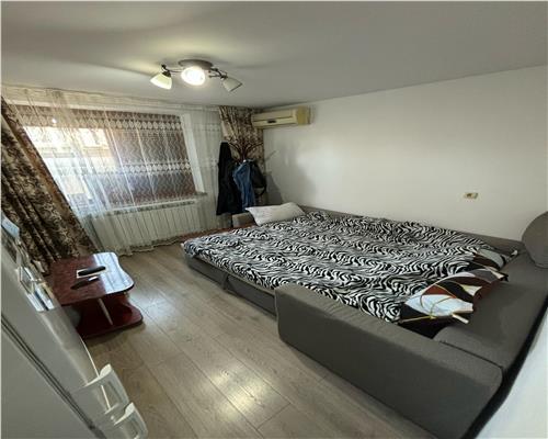 Garsoniera complet renovata la parter n zona Alunisului, ideala pentru investitie