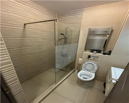 Apartament 2 camere de închiriat, ultracentral, bloc nou, parter, terasa