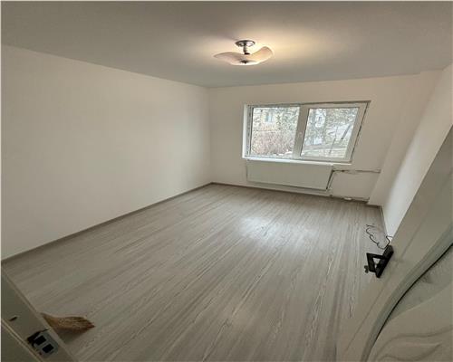 Apartament 2 camere de închiriat pe strada Alunisului, recent renovat, nemobilat