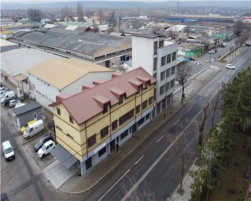 Pensiune si spatii comerciale de vanzare, str. Isaccei, pregatite pentru afaceri
