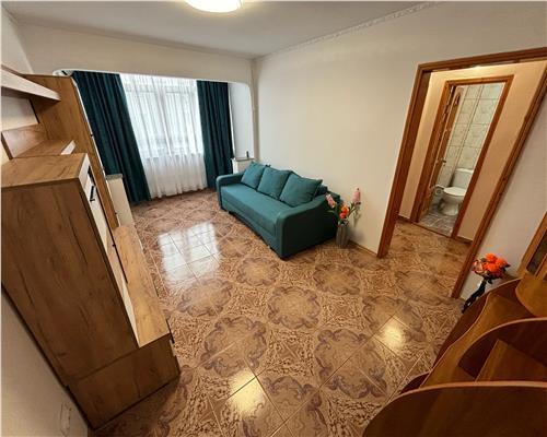 Apartament 2 camere renovat, mobilat si utilat, zona Vest, etaj 3