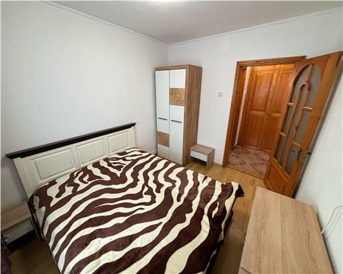 Apartament 2 camere renovat, mobilat si utilat, zona Vest, etaj 3
