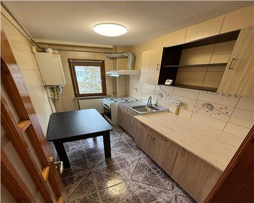 Apartament 2 camere renovat, mobilat si utilat, zona Vest, etaj 3