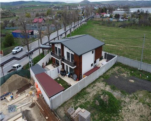 Vila spatioasa si moderna în Zona 9 Mai