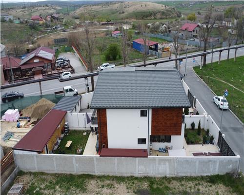 Vila spatioasa si moderna în Zona 9 Mai
