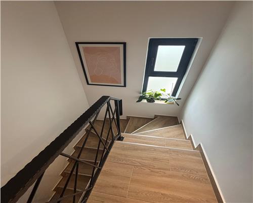 Vila spatioasa si moderna în Zona 9 Mai
