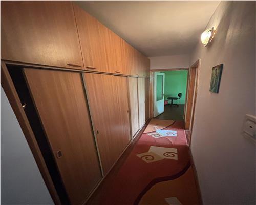 Apartament 3 camere, 71 mp, central, bloc cu lift nou, mobilat