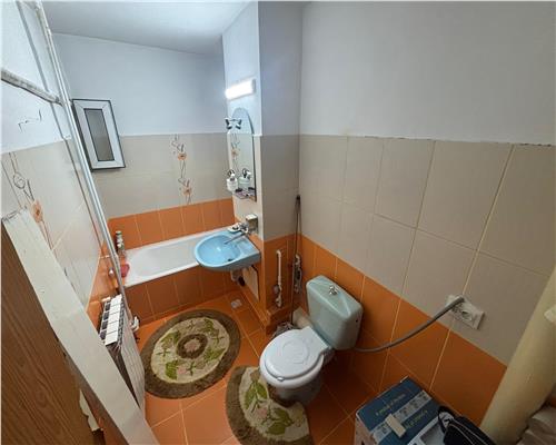 Apartament 3 camere, 71 mp, central, bloc cu lift nou, mobilat