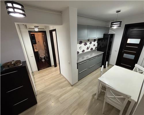 Apartament 2 camere renovat, central, aproape de faleza
