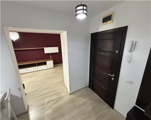 Apartament 2 camere renovat, central, aproape de faleza