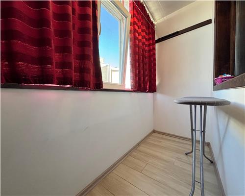 Apartament 2 camere renovat, central, aproape de faleza