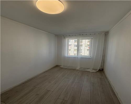 Garsoniera 11 mp, renovata complet, etaj 3, cartier Vest