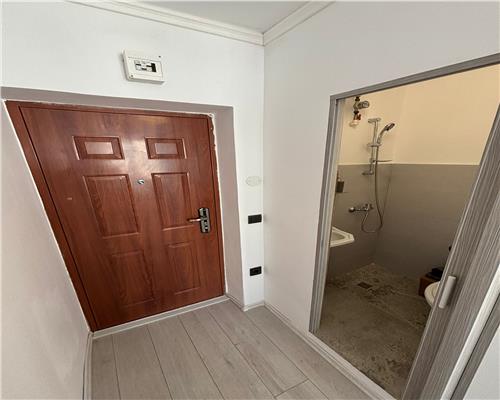 Garsoniera 11 mp, renovata complet, etaj 3, cartier Vest