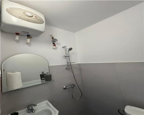 Garsoniera 11 mp, renovata complet, etaj 3, cartier Vest
