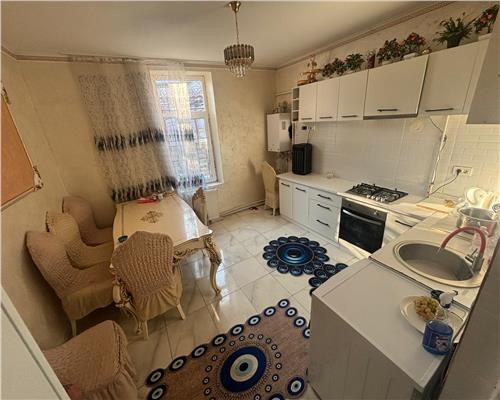 Casa de vânzare 3 camere zona ultracentrala, renovata, mobilata