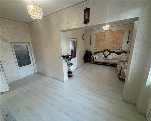 Casa de vânzare 3 camere zona ultracentrala, renovata, mobilata
