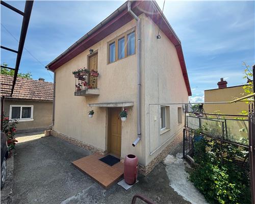 Casa ultracentrala de vânzare – Str. Trandafirilor, ideala pentru locuit