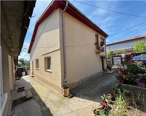 Casa ultracentrala de vânzare – Str. Trandafirilor, ideala pentru locuit