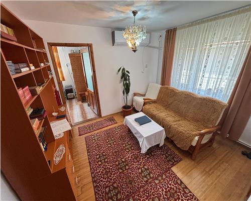 Casa ultracentrala de vânzare – Str. Trandafirilor, ideala pentru locuit