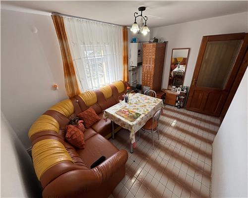 Casa ultracentrala de vânzare – Str. Trandafirilor, ideala pentru locuit