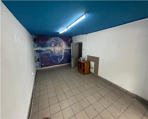 Închiriere spatiu parter, 25 mp, zona Vest, vitrina, trafic pietonal