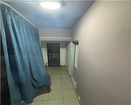 Închiriere spatiu parter, 25 mp, zona Vest, vitrina, trafic pietonal