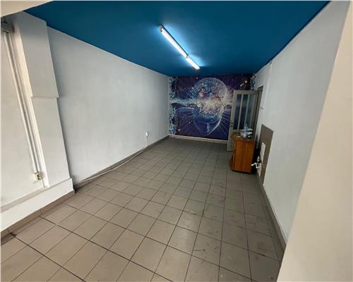 Închiriere spatiu parter, 25 mp, zona Vest, vitrina, trafic pietonal