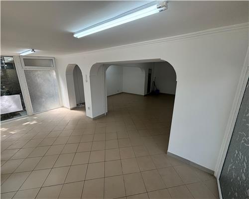 Spatiu comercial 45 mp, parter, Central  renovat, vad pietonal