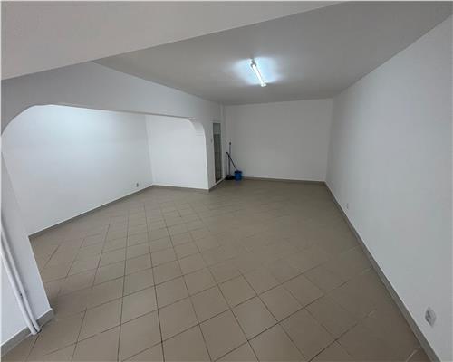 Spatiu comercial 45 mp, parter, Central – renovat, vad pietonal
