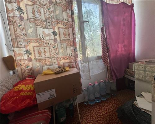 Apartament 2 camere, etaj 2, gaze pe scara, necesita renovare