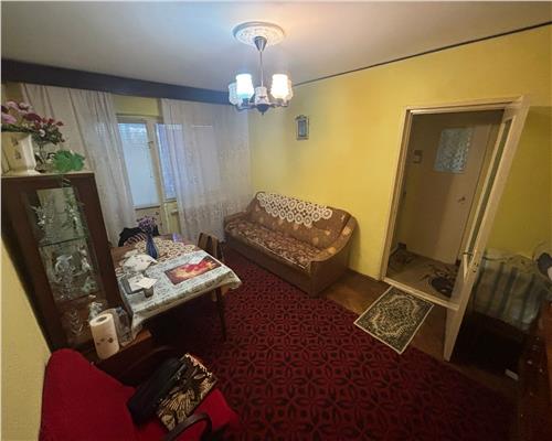 Apartament 2 camere, etaj 2, gaze pe scara, necesita renovare