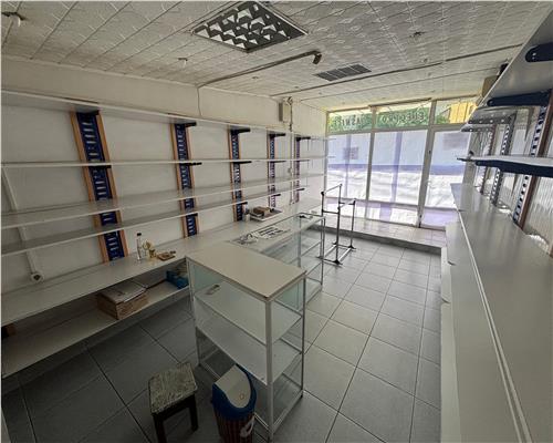 Spatiu comercial 38 mp, parter, vitrina mare, zona Vest, trafic pietonal