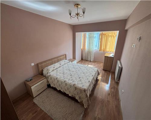 Apartament 3 camere, 72 mp, renovat, mobilat, etaj 3 – zona pelican