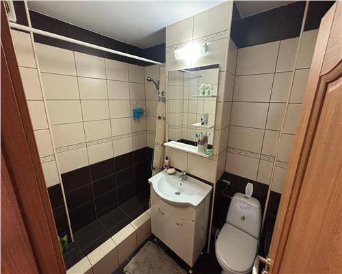 Apartament 3 camere, 72 mp, renovat, mobilat, etaj 3 – zona pelican