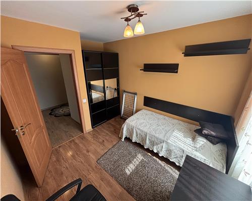 Apartament 3 camere, 72 mp, renovat, mobilat, etaj 3 – zona pelican