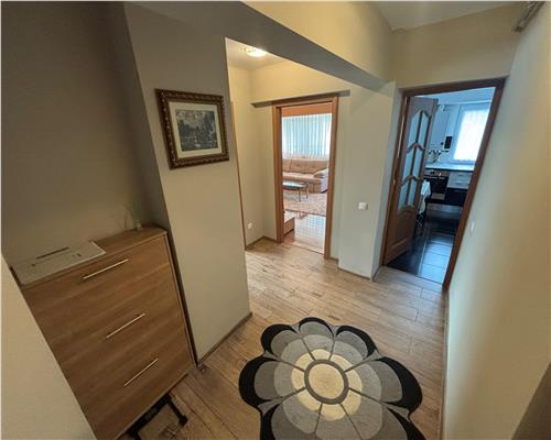 Apartament 3 camere, 72 mp, renovat, mobilat, etaj 3 – zona pelican