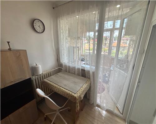 Garsoniera spatioasa tip 2 camere – renovata, mobilata, etaj 5 cu lift