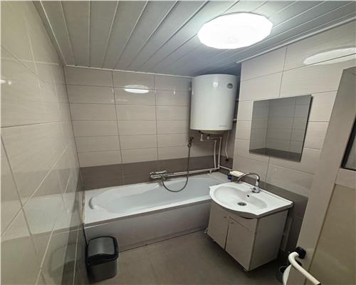 Garsoniera spatioasa tip 2 camere – renovata, mobilata, etaj 5 cu lift