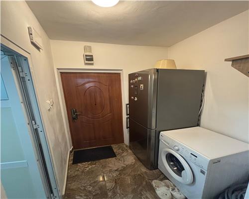 Garsoniera spatioasa tip 2 camere – renovata, mobilata, etaj 5 cu lift