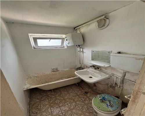 Apartament 2 camere zona Vest, gaze pe scara, pret bun!