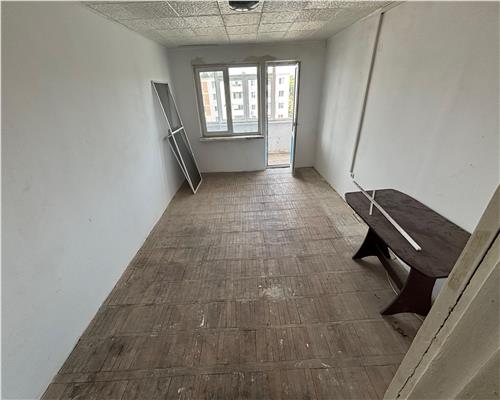 Apartament 2 camere zona Vest, gaze pe scara, pret bun!