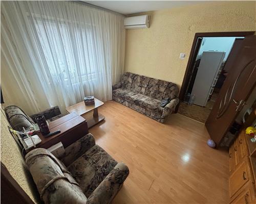 Apartament 3 camere, etaj 3, zona Big, luminos, ideal familie