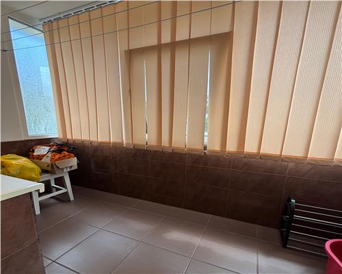 Apartament 3 camere, etaj 3, zona Big, luminos, ideal familie